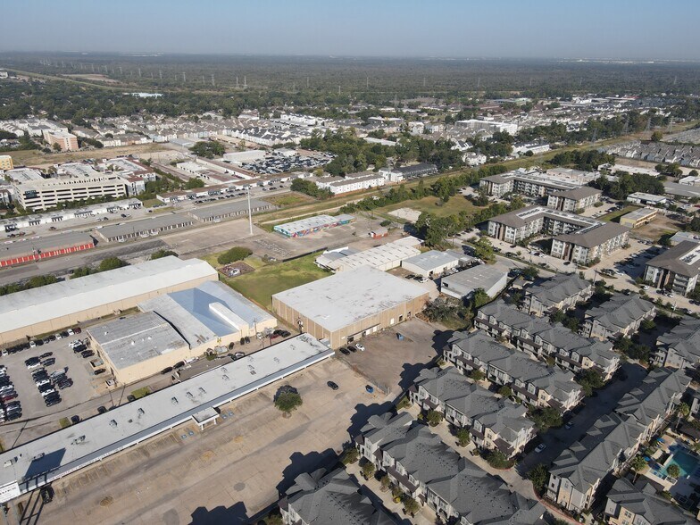 10910 Katy Fwy, Houston, TX for lease - Building Photo - Image 2 of 4