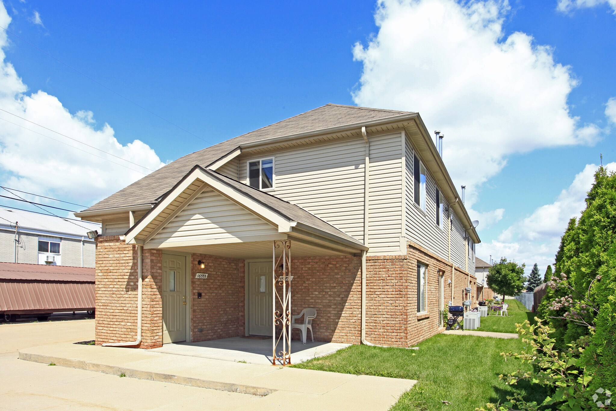 16551 E 12 Mile Rd, Roseville, MI à vendre Photo principale- Image 1 de 1