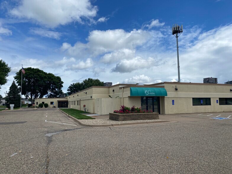 7800 Computer Ave S, Bloomington, MN for lease - Building Photo - Image 2 of 7