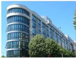 Office in Rueil-Malmaison for lease - Building Photo - Image 1 of 12
