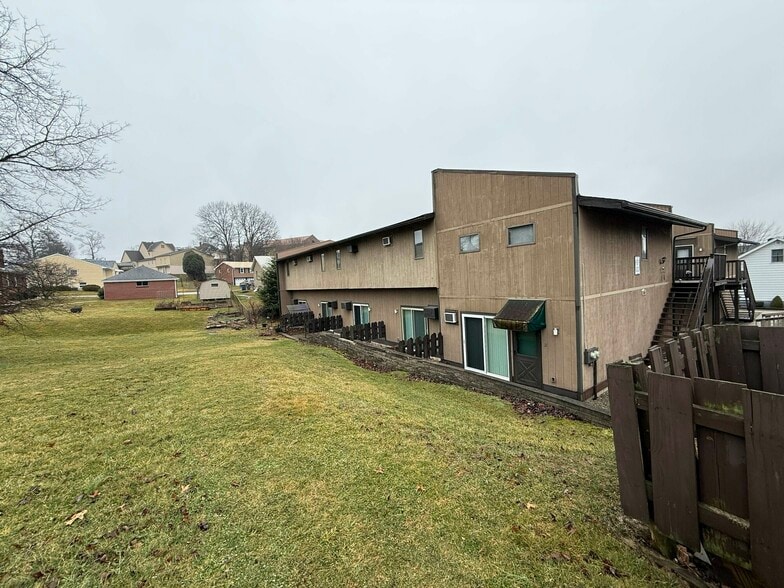 121-123 S Quarry st, Mount Pleasant, PA for sale - Building Photo - Image 2 of 5