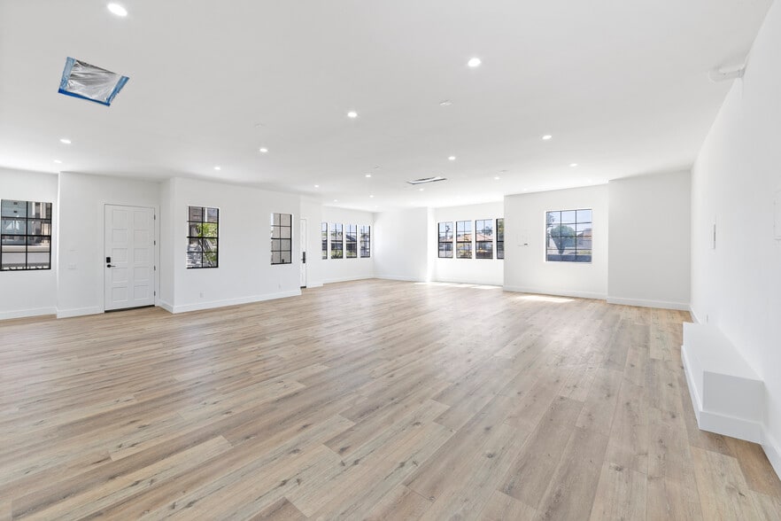 471 N Old Newport Blvd, Newport Beach, CA for lease - Interior Photo - Image 3 of 11