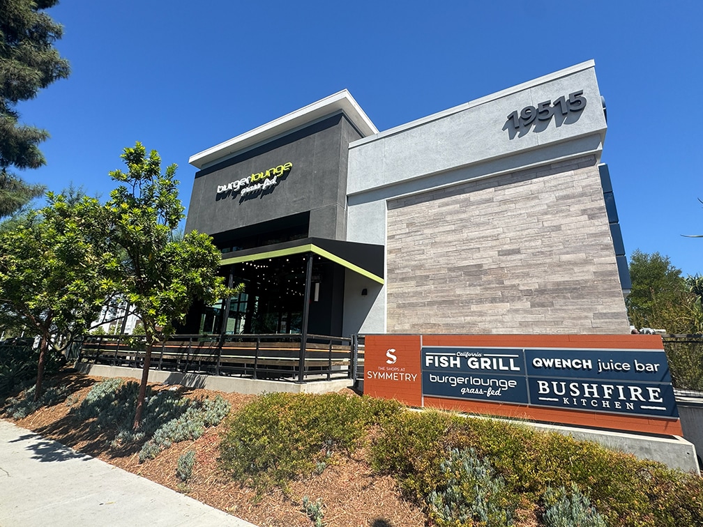 19515 Nordhoff Pl, Northridge, CA à louer Photo principale- Image 1 de 2
