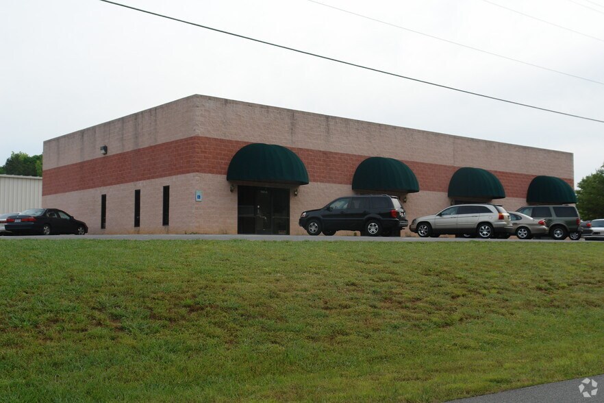 7491 Hagens Hollow Dr, Denver, NC à louer - Photo principale - Image 1 de 6