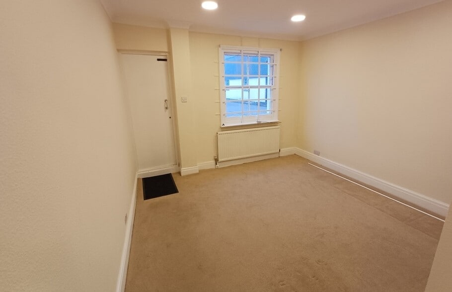 15-17 High St, Redbourn for lease - Interior Photo - Image 3 of 3