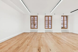 105 Rue Du Théâtre, Paris for lease Interior Photo- Image 2 of 14