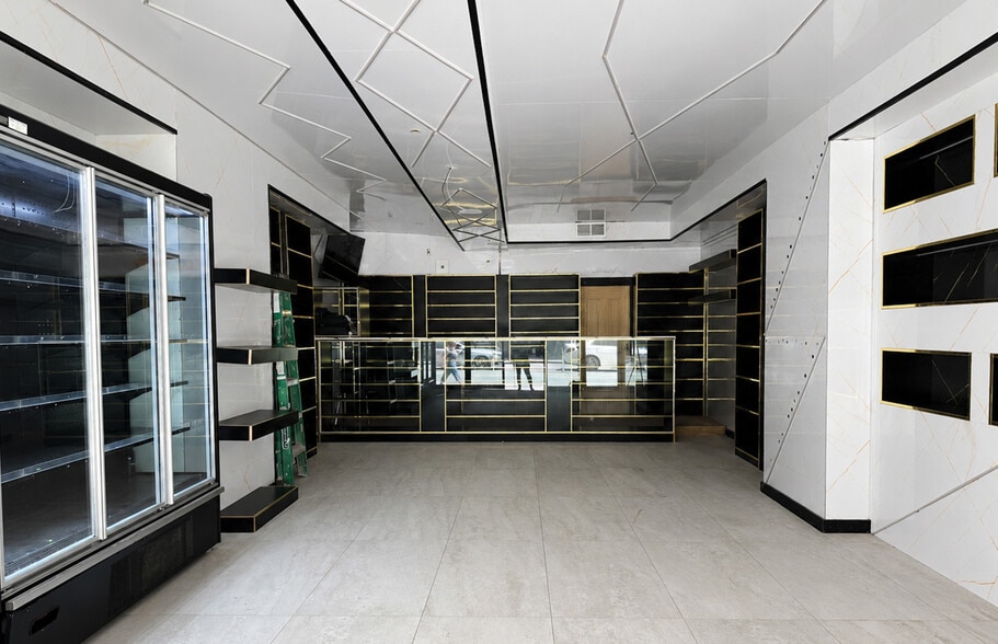 1666 Broadway, New York, NY for lease - Building Photo - Image 3 of 3