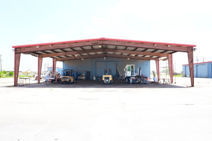 6550 Leopard St, Corpus Christi, TX for sale - Building Photo - Image 3 of 18