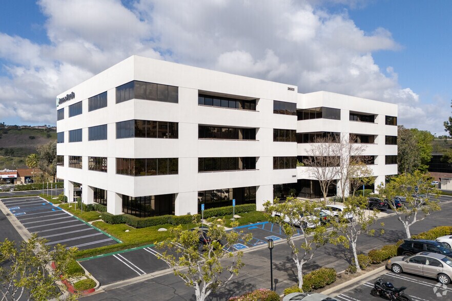 26300 La Alameda, Mission Viejo, CA à louer - Photo du bâtiment - Image 1 de 9