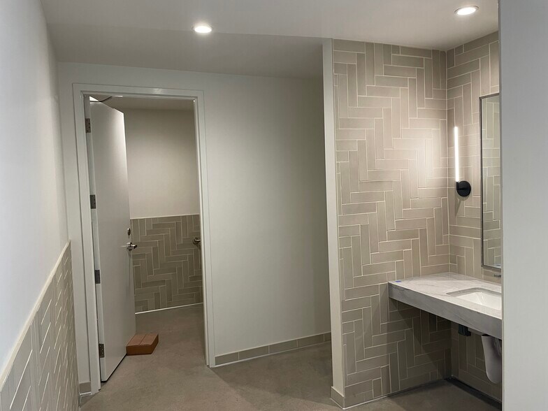 4005 W Jefferson Blvd, Los Angeles, CA à louer - Photo intérieure - Image 3 de 14