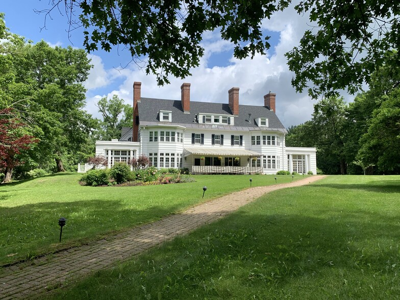 21 West Rd, Bennington, VT for sale - Building Photo - Image 1 of 1