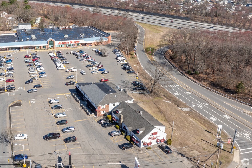 296 Chelmsford St, Chelmsford, MA à louer - Photo du bâtiment - Image 2 de 3