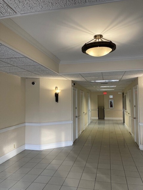 1300 N Federal Hwy, Boca Raton, FL 33432 - Unité 107-108 -  - Photo intérieure - Image 2 of 9