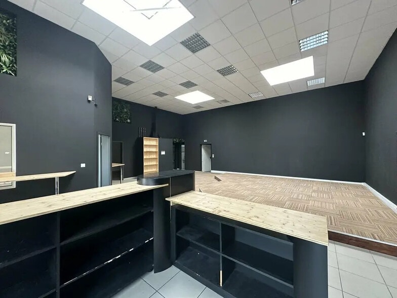 Flex in OSTWALD for lease - Interior Photo - Image 3 of 11