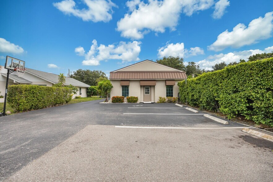 871 106th Ave N, Naples, FL à vendre - Photo du bâtiment - Image 3 de 30