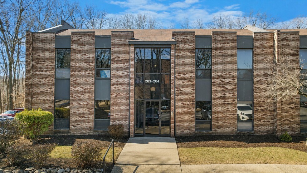 55 Old Turnpike Rd, Nanuet, NY à louer - Photo du bâtiment - Image 1 de 30