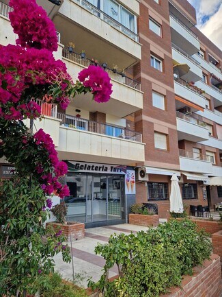 Plus de détails pour Multi-résidentiel à vendre