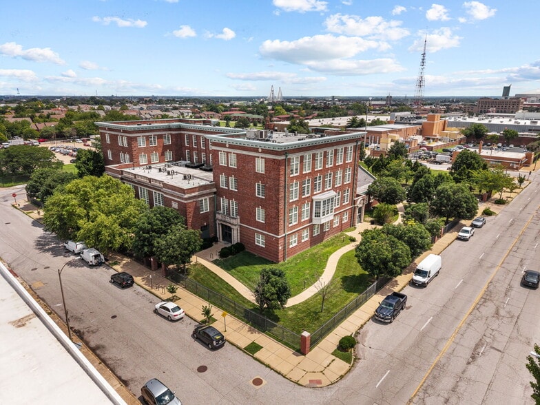 814 N 19th St, Saint Louis, MO à vendre - Photo du bâtiment - Image 1 de 17