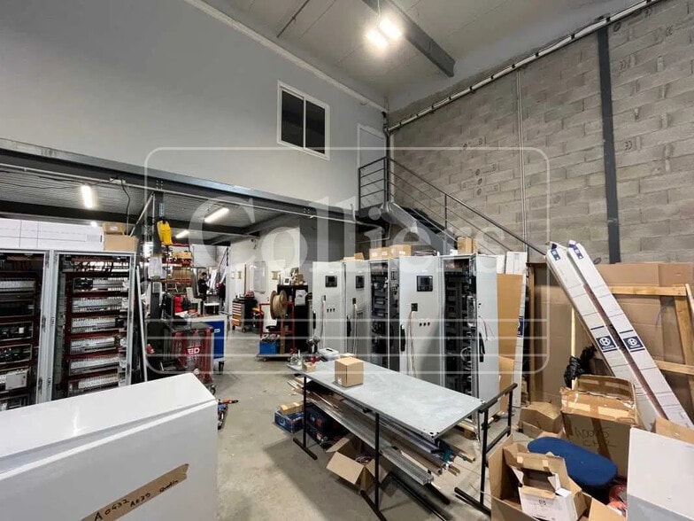 Flex in Gardanne for lease - Interior Photo - Image 2 of 6