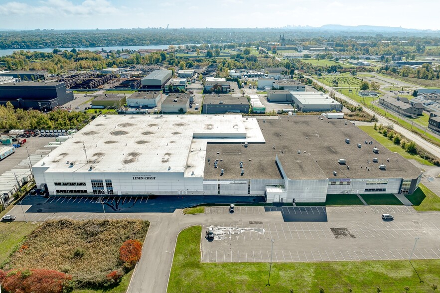 875 Saint-François, Laval, QC for lease - Primary Photo - Image 1 of 7