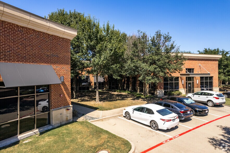 7800 Preston Rd, Plano, TX à louer - Photo du bâtiment - Image 2 de 12