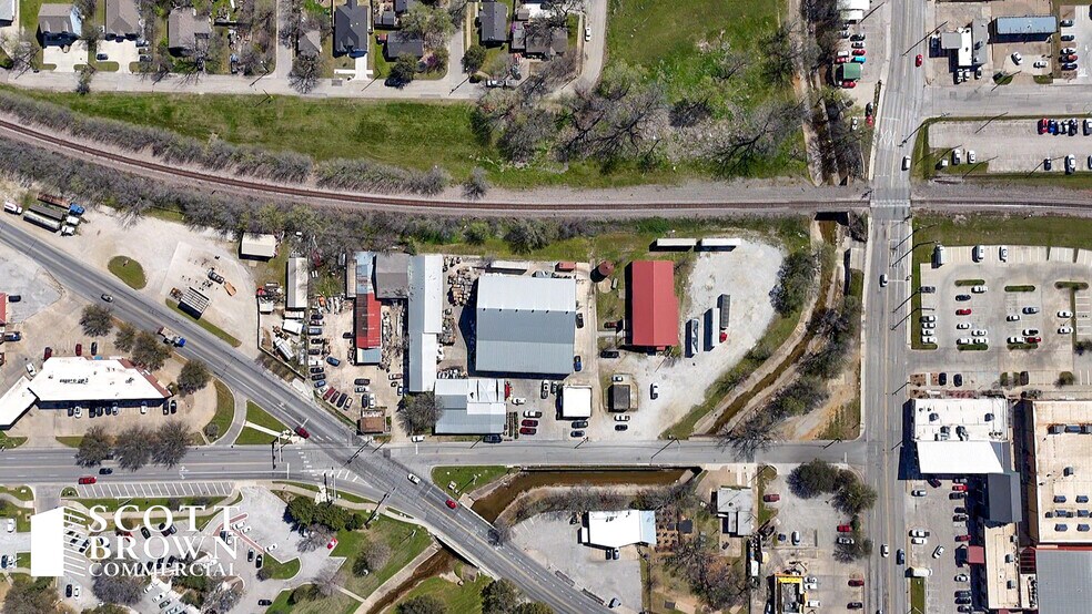 320 N Bell Ave, Denton, TX à vendre - Photo du bâtiment - Image 3 de 7