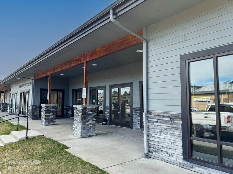 155 SW Century Dr, Bend, OR à louer - Photo principale - Image 1 de 4