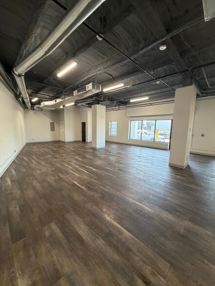 258-262 E Main St, Babylon, NY for lease - Building Photo - Image 2 of 6