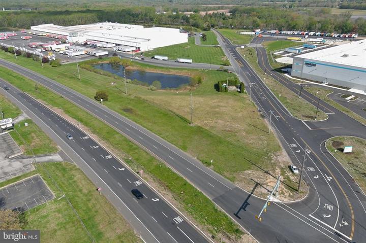 156 Route 40, Carneys Point, NJ à louer - Photo du bâtiment - Image 2 de 8