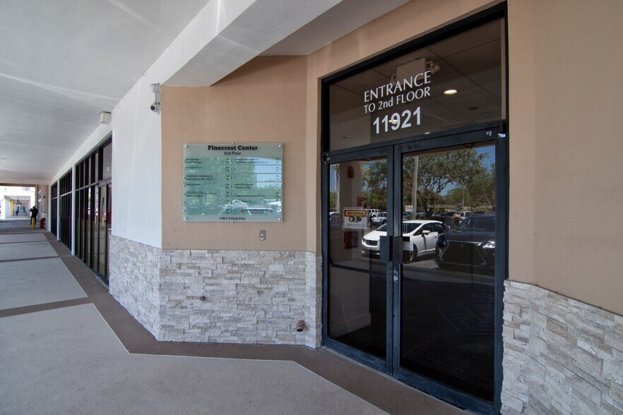 11915-11975 S Dixie Hwy, Pinecrest, FL à louer - Photo du bâtiment - Image 2 de 8