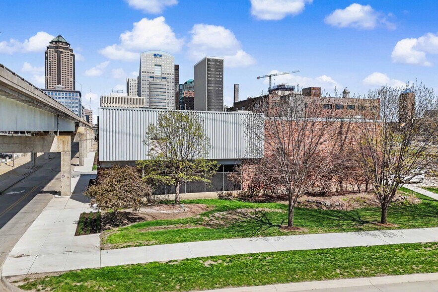 113 SW 8th St, Des Moines, IA à vendre - Photo du bâtiment - Image 2 de 17