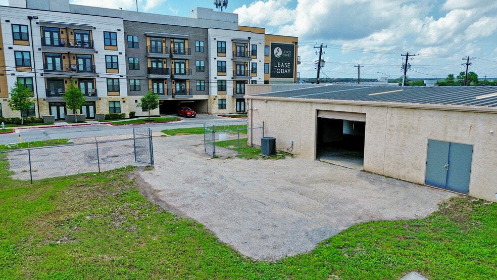 6733 Burnet Ln, Austin, TX à louer - Photo du bâtiment - Image 2 de 14