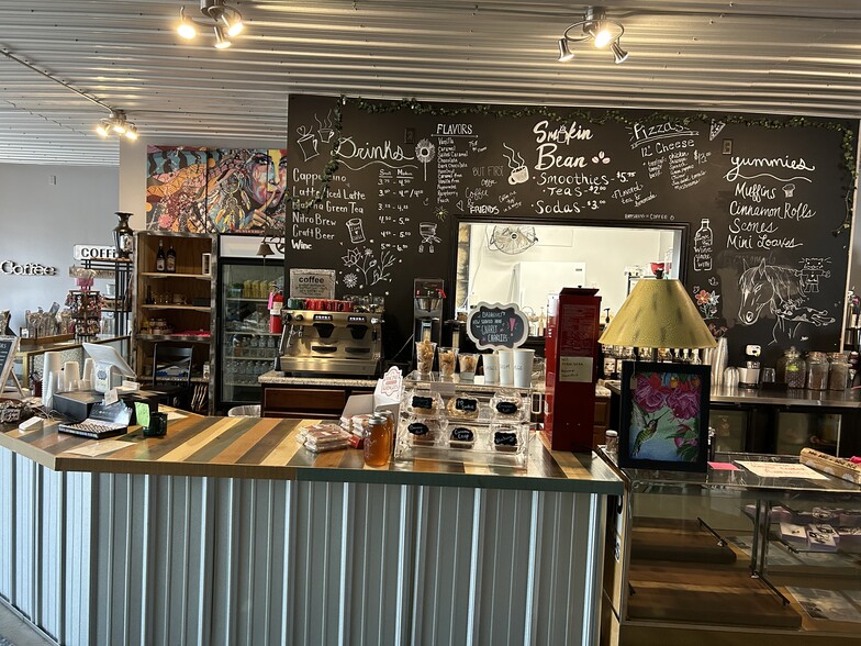 215 Wolf River Dr, Fremont, WI à vendre - Photo du bâtiment - Image 3 de 16