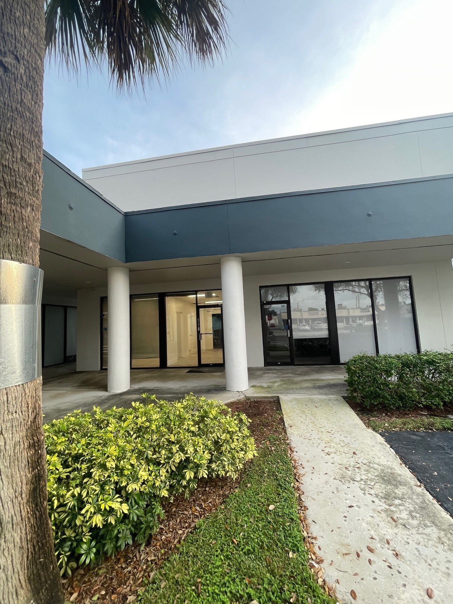 4700 N Dixie Hwy, Oakland Park, FL for lease Building Photo- Image 1 of 13