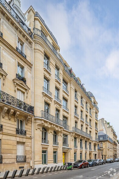 52 Rue De La Bienfaisance, Paris à louer - Photo du bâtiment - Image 2 de 7