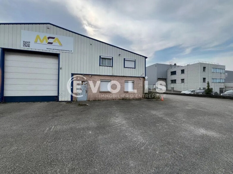 Office in Meyzieu for lease - Building Photo - Image 3 of 25