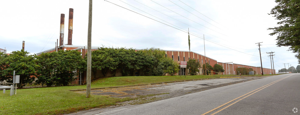 1515 W Academy St, Cherryville, NC for lease - Primary Photo - Image 1 of 8