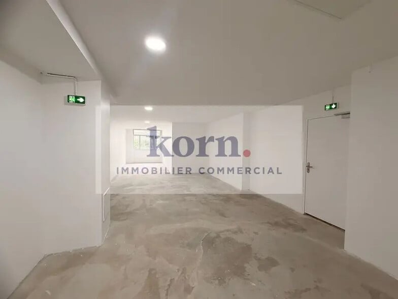 Retail in Paris for lease - Building Photo - Image 3 of 9