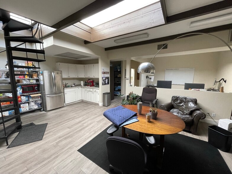 500 Howland St, Redwood City, CA for lease - Interior Photo - Image 2 of 6