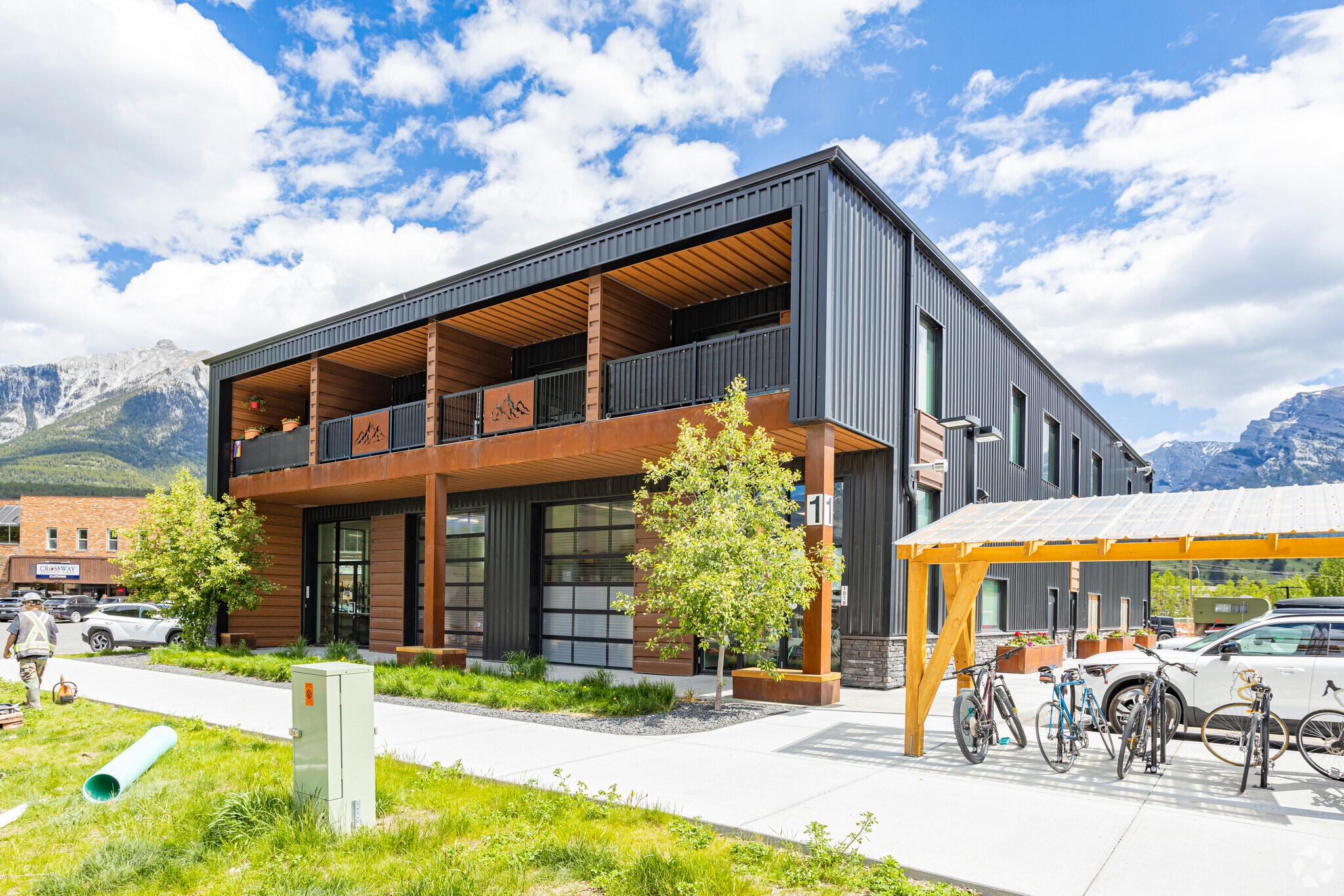 1 Industrial Pl, Canmore, AB à louer Photo principale- Image 1 de 4