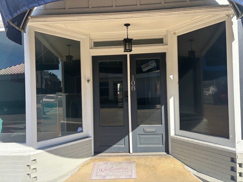 108 W Anderson St, Selma, NC à louer - Photo du bâtiment - Image 2 de 11