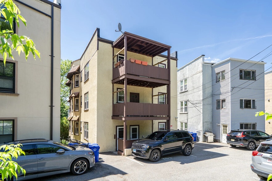 201 Rawson Rd, Brookline, MA à vendre - Photo du bâtiment - Image 2 de 21