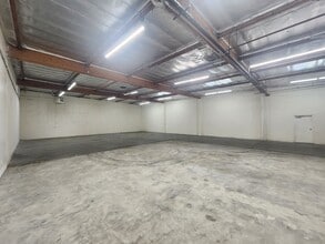 19509-19529 Business Center Dr, Northridge, CA à louer Photo intérieure- Image 1 de 2