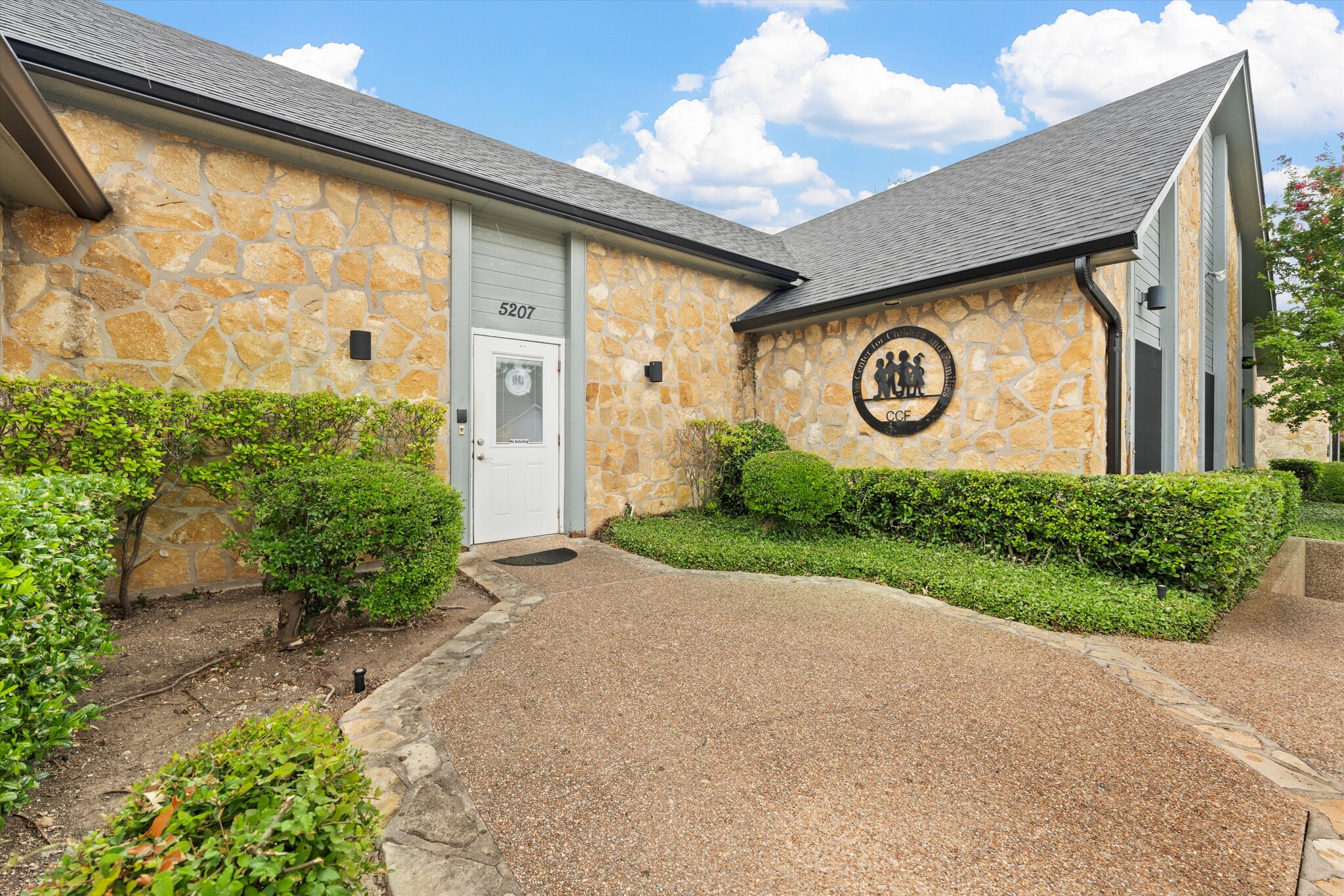 5207 Lake Shore Dr, Waco, TX for lease Building Photo- Image 1 of 8