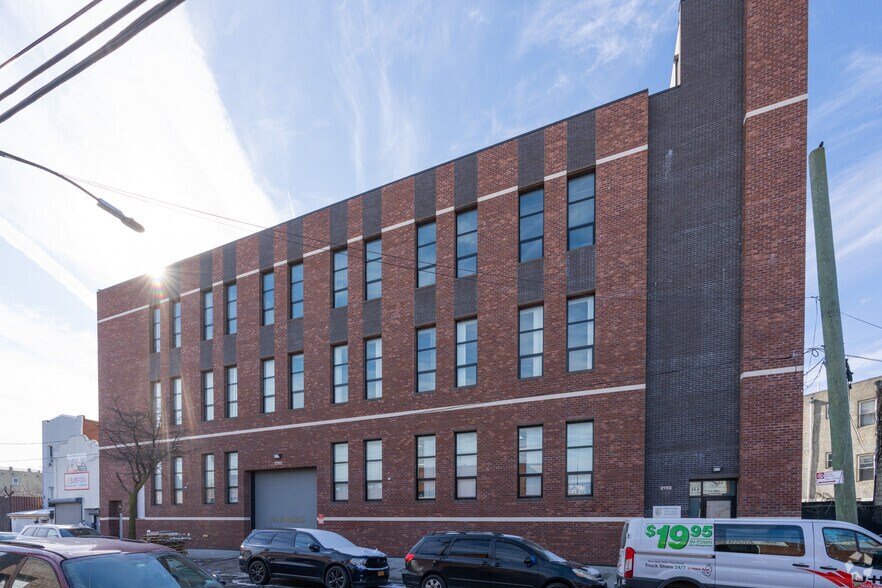 2701 W 15th St, Brooklyn, NY à vendre - Photo du bâtiment - Image 2 de 5