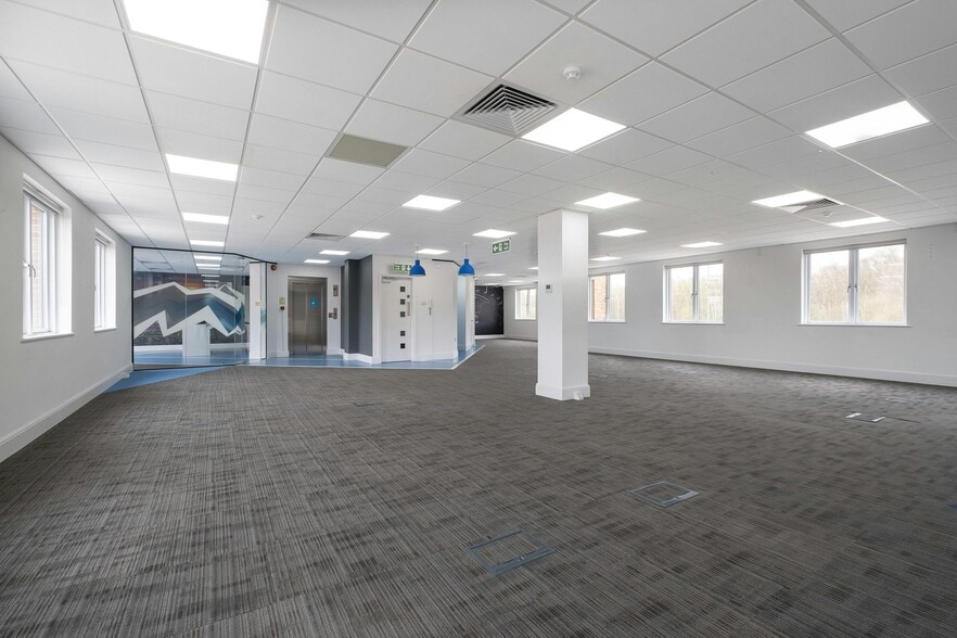 Portsmouth Rd, Esher for lease - Interior Photo - Image 2 of 9