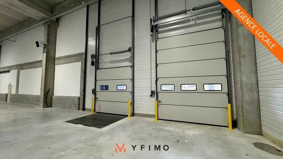 Flex in Élancourt for lease - Interior Photo - Image 3 of 11