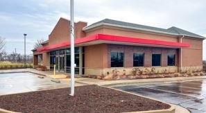 901 Civic Center Dr, Lake Saint Louis, MO for lease - Building Photo - Image 2 of 4