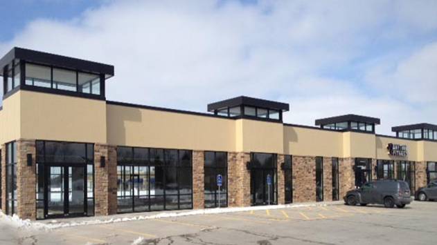 3252-3280 Ridge Pointe Rd, Bettendorf, IA for lease - Building Photo - Image 3 of 5