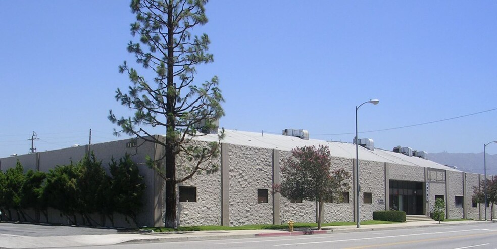 10701-10703 Vanowen St, North Hollywood, CA for lease - Building Photo - Image 1 of 7